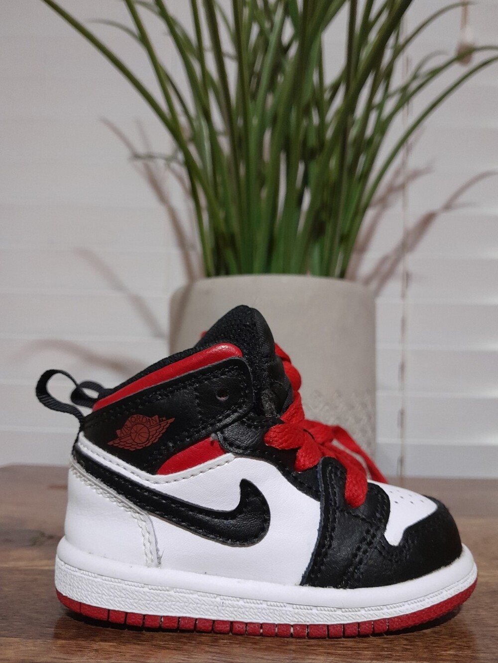 Jordan baby sneakers sz 4C red black white